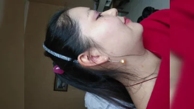 异域风情的石河子市美女，面部表情丰富，口爆