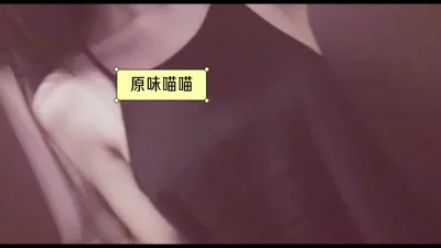 更衣室里的原味蕾丝内裤