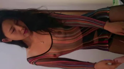 淫荡人妻小少妇穿着性感的睡衣被操出白浆