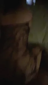 射在母狗的肥臀上爽！