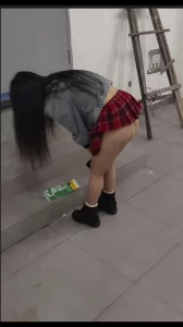 灰丝白袜马丁靴 商圈消防通道速射来一波
