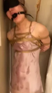 七夕 开门见喜 柜门里的人妻